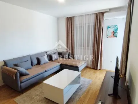 Izdavanje, dvosoban stan, 71m², Stari Aerodrom, Podgorica