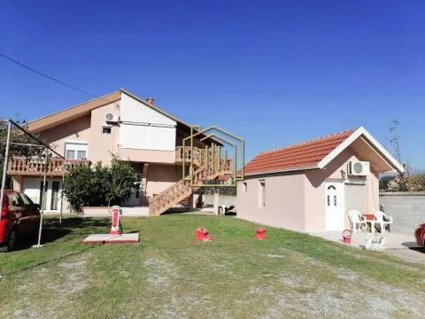 Prodaja, kuća, 350m², Tološi, Podgorica