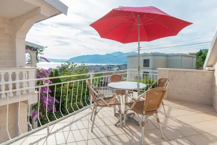 Rent, two bedroom apartment, 70m², Marići, Tivat