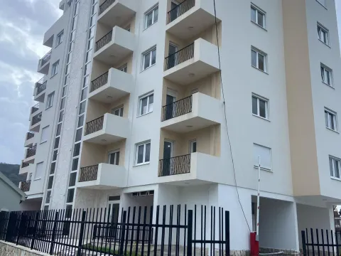 Sale, two bedroom apartment, 52m², Centar, Bar