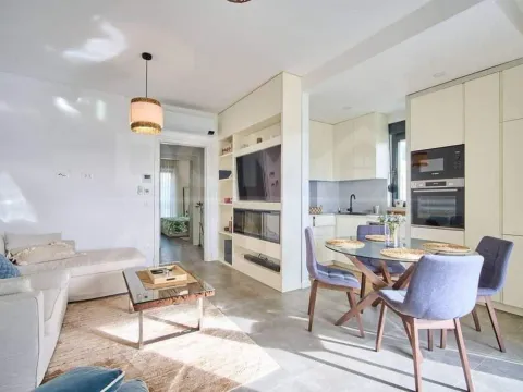 Rent, two bedroom apartment, 62m², Tivat, Crna Gora - image 1