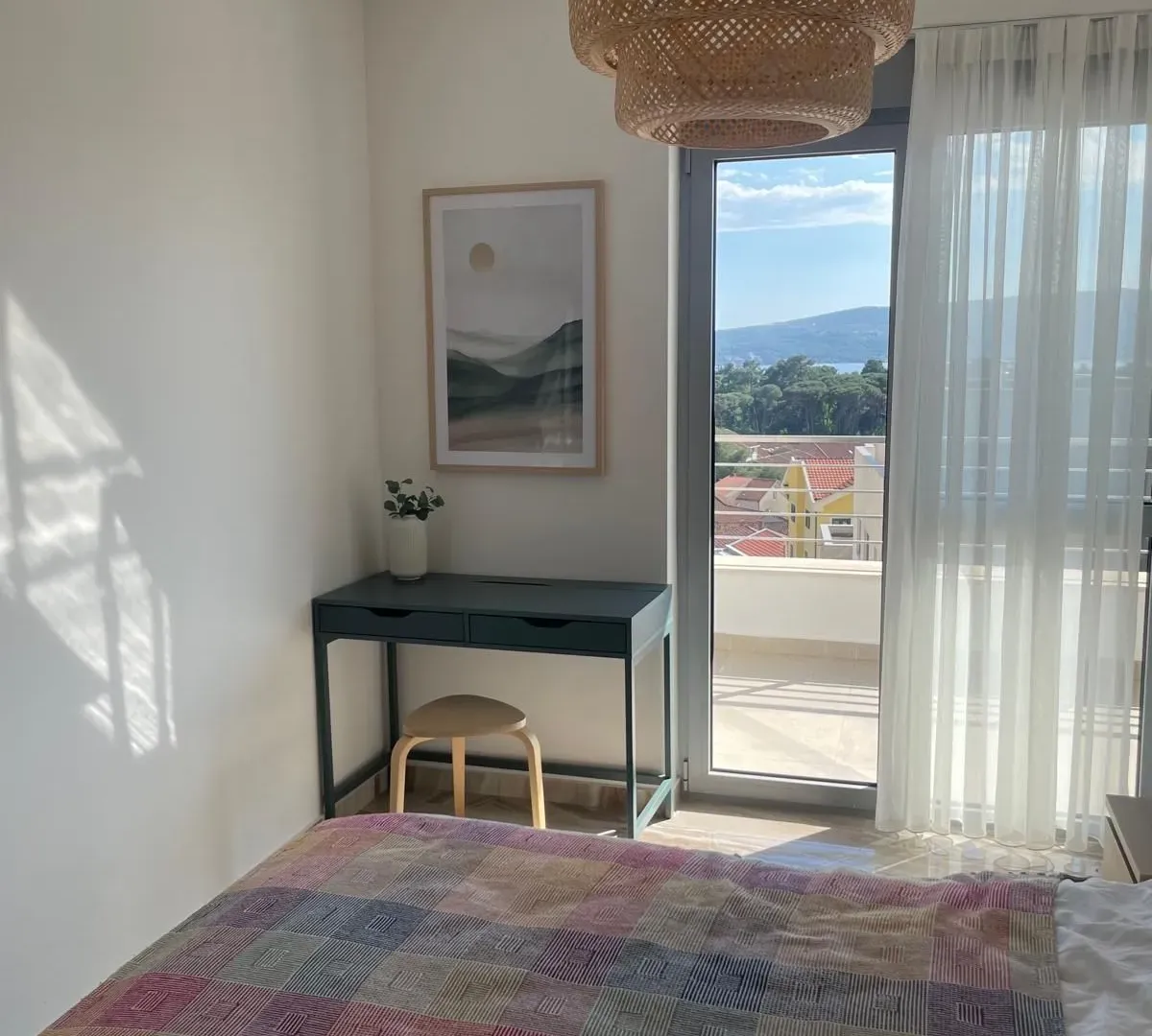 Izdavanje, trosoban stan, 81m², Pod Kuk, Tivat