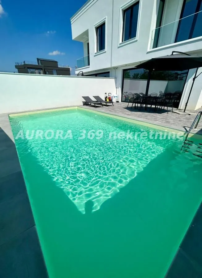 Izdavanje, kuća, 180m², Tatarsko brdo, Petrovaradin