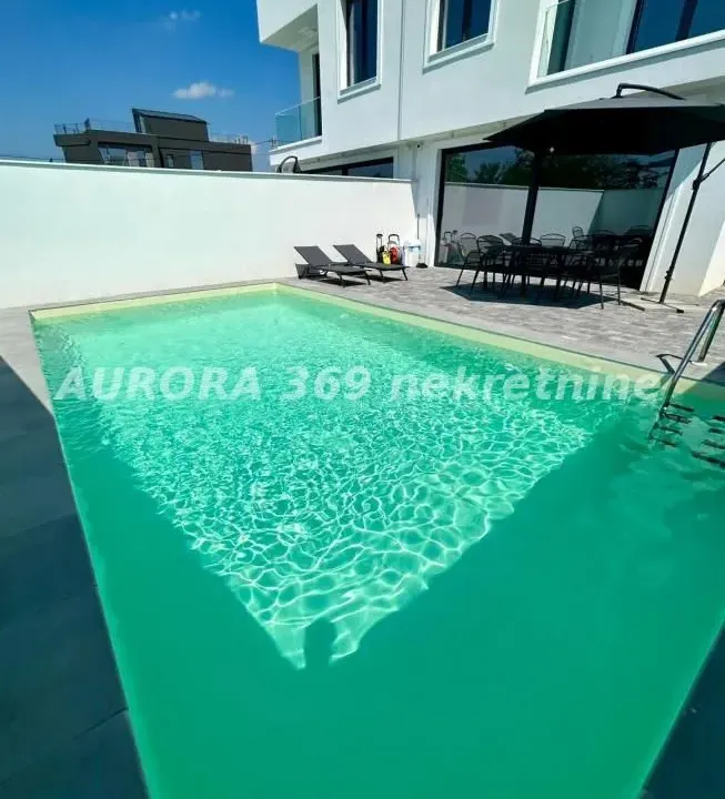 Izdavanje, kuća, 180m², Tatarsko brdo, Petrovaradin