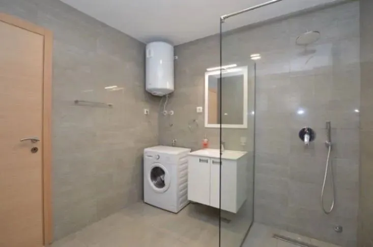 Prodaja, dvosoban stan, 70m², Kalimanj, Tivat