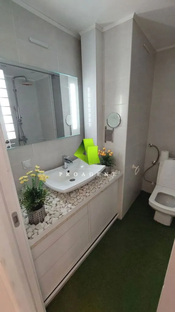 Rent, office space, 52m², Medijana, Niš