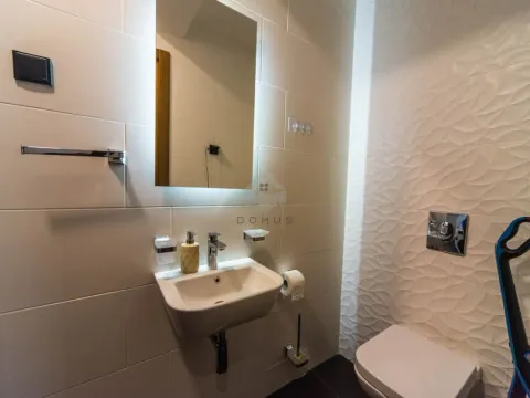 Izdavanje, dvosoban stan, 75m², Ljubović, Podgorica - image 9