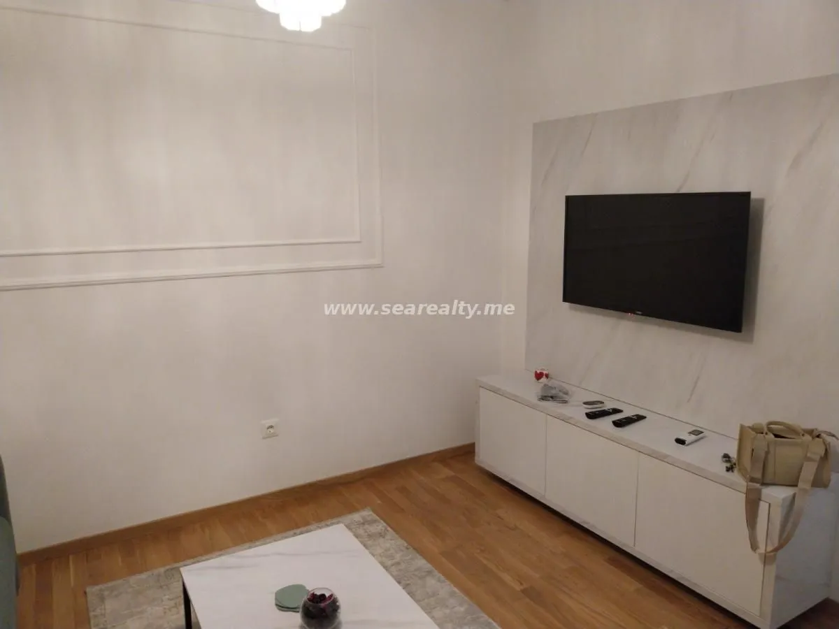 Rent, one bedroom apartment, 37m², Bečići, Budva