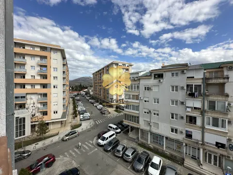 Izdavanje, trosoban stan, 126m², City Kej, Podgorica - image 10
