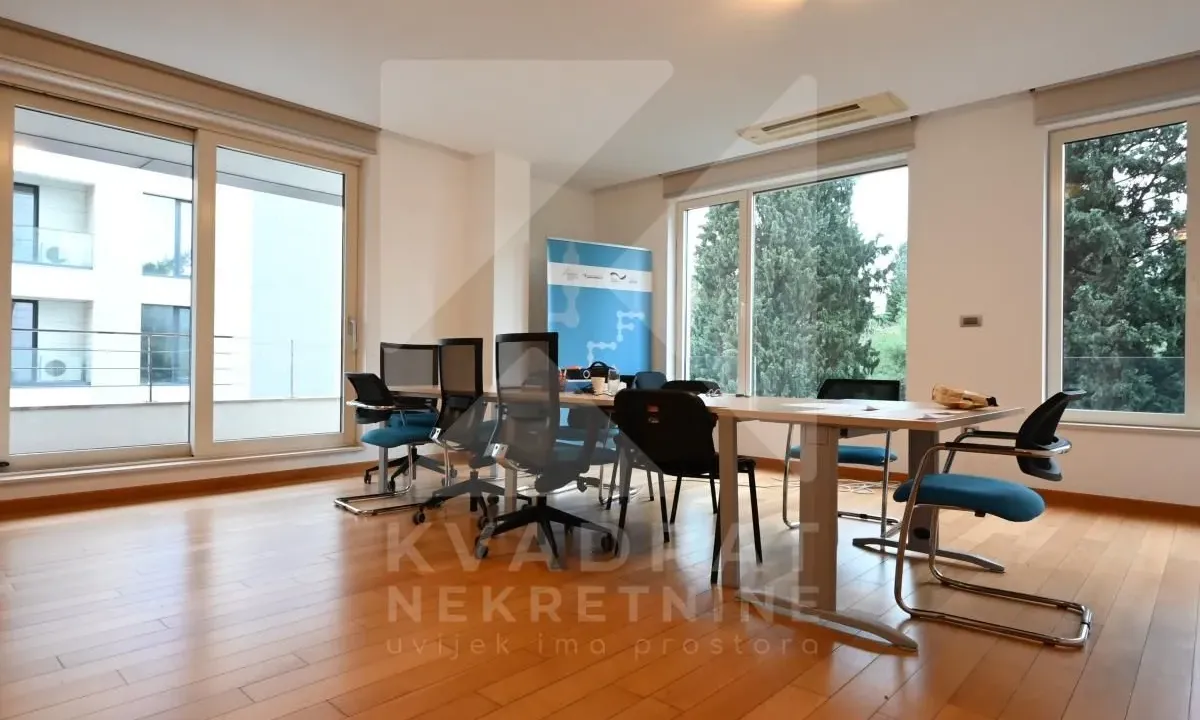 Prodaja, trosoban stan, 114m², Centar, Podgorica