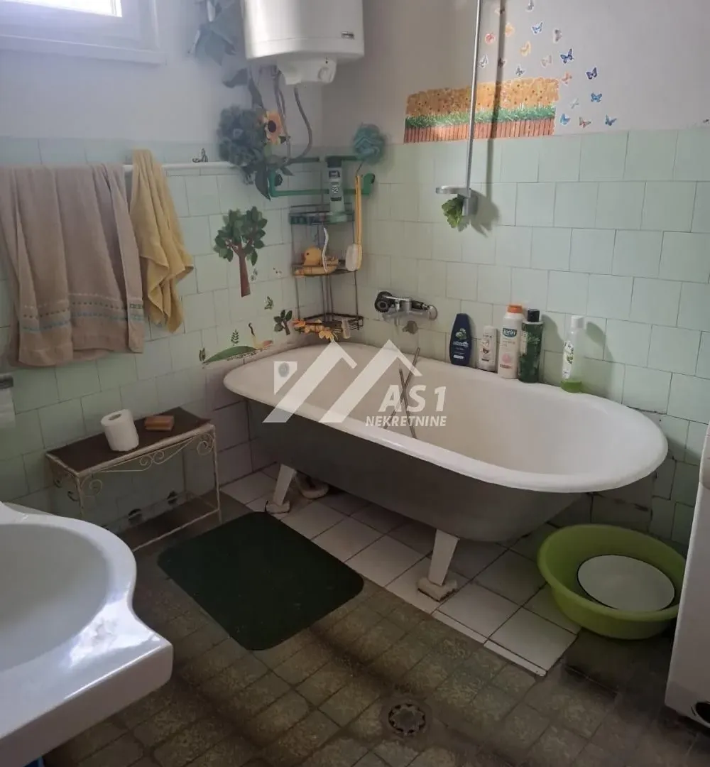 Prodaja, kuća, 266m², Futog, Novi Sad Sve Podlokacije