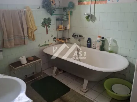 Prodaja, kuća, 266m², Futog, Novi Sad Sve Podlokacije - image 9