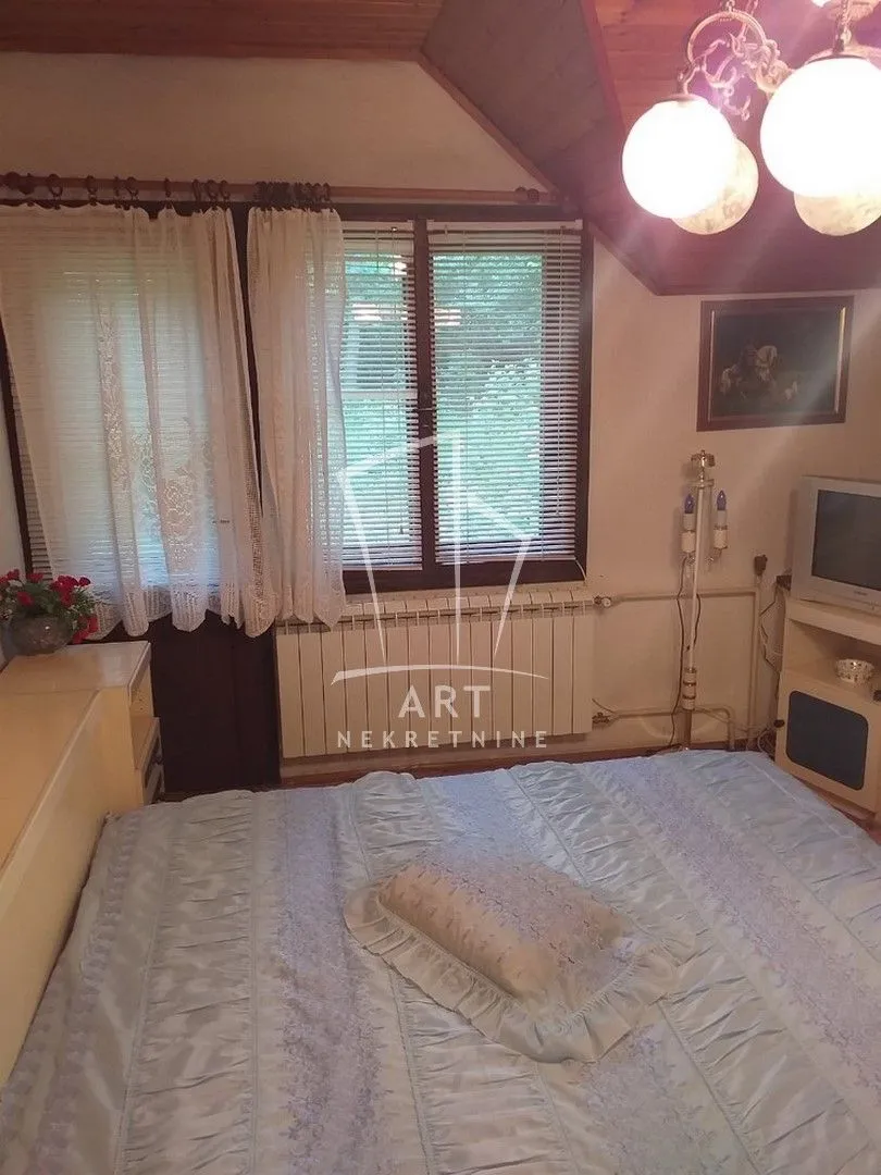 Prodaja, kuća, 275m², Zvezdarska Šuma, Zvezdara Sve Podlokacije