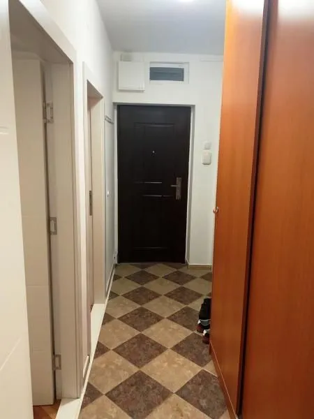 Izdavanje, trosoban stan, 60m², Centar, Niš