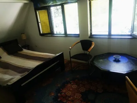 Izdavanje, kuća, 25m², 25. Maj, Zlatibor - image 3