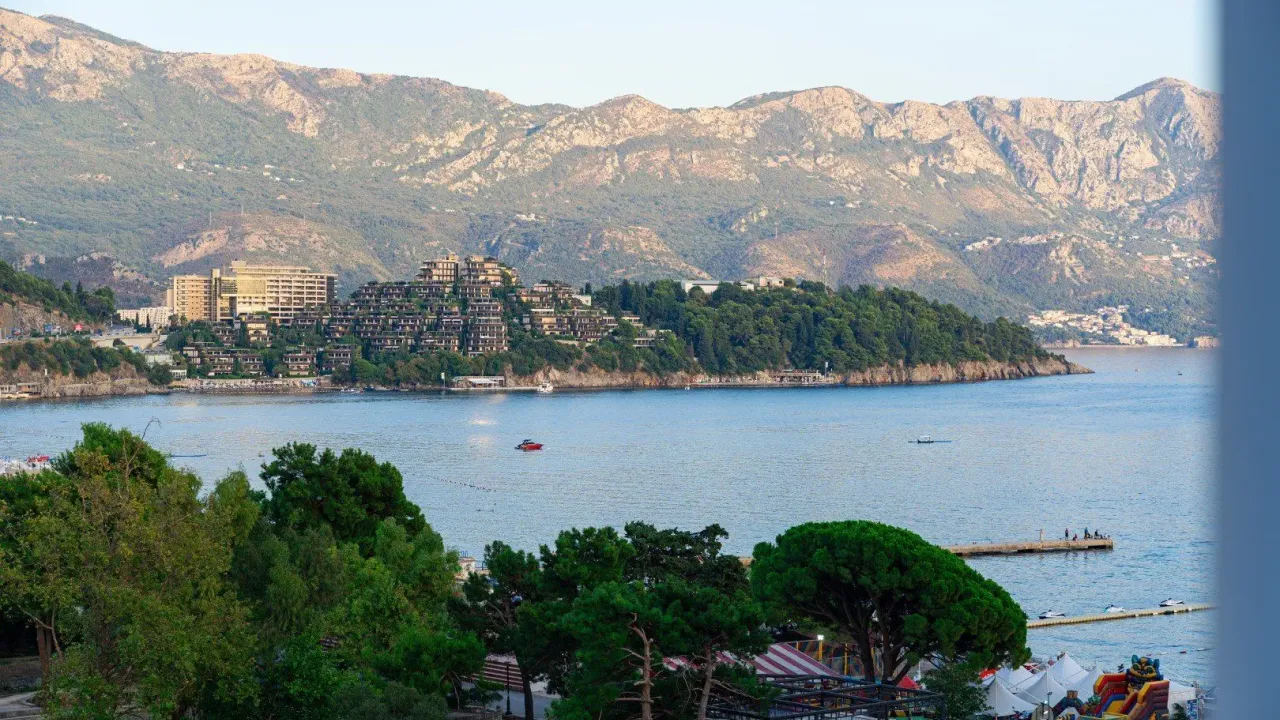 Sale, two bedroom apartment, 89m², Tree cane, Budva