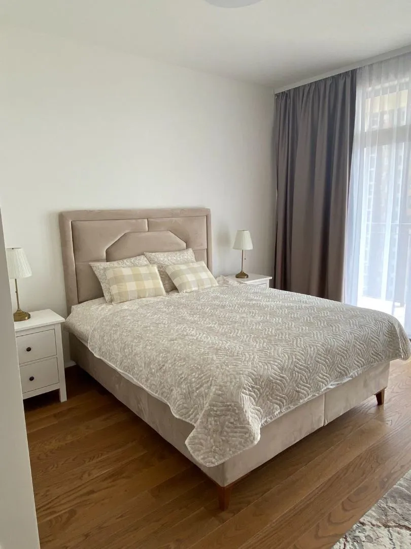 Izdavanje, trosoban stan, 121m², Savski Venac, Beograd