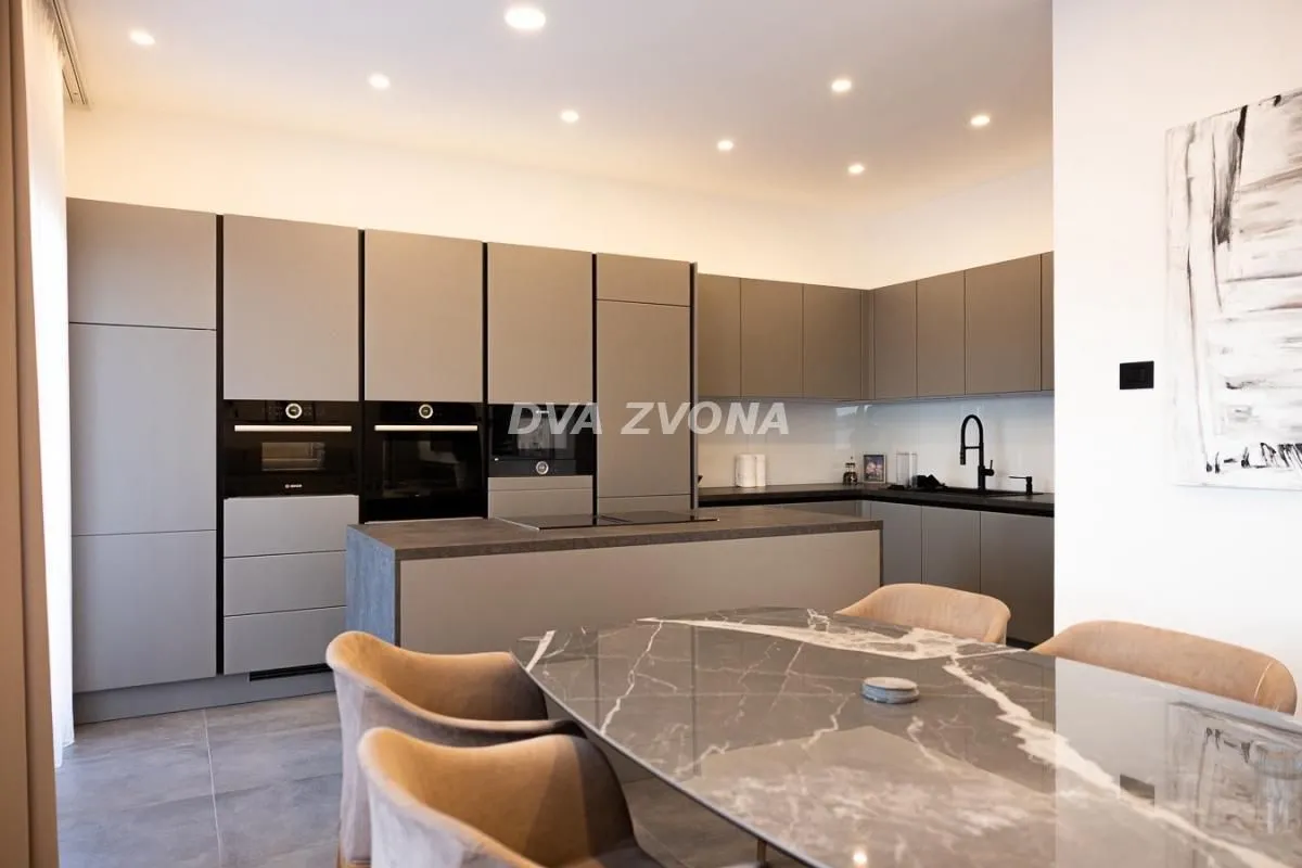 Prodaja, stan, 309m², Bulevar Evrope, Novi Sad Sve Podlokacije