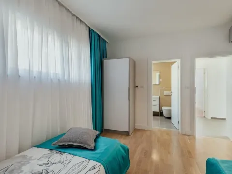 Prodaja, četvorosoban stan, 236m², Njivice, Herceg Novi - image 11