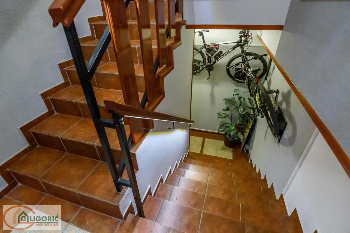 Prodaja, četvorosoban stan, 131m², Gundulićev Venac, Beograd