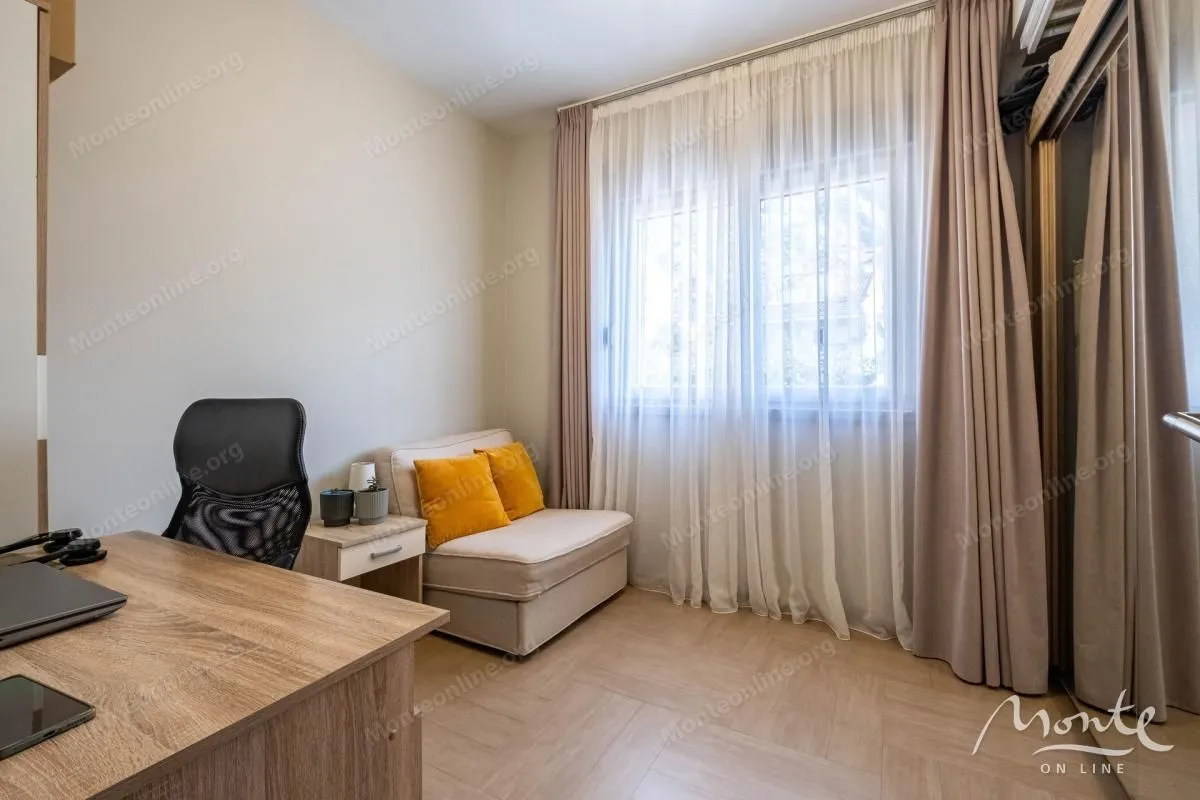 Prodaja, trosoban stan, 114m², Dobrota, Kotor