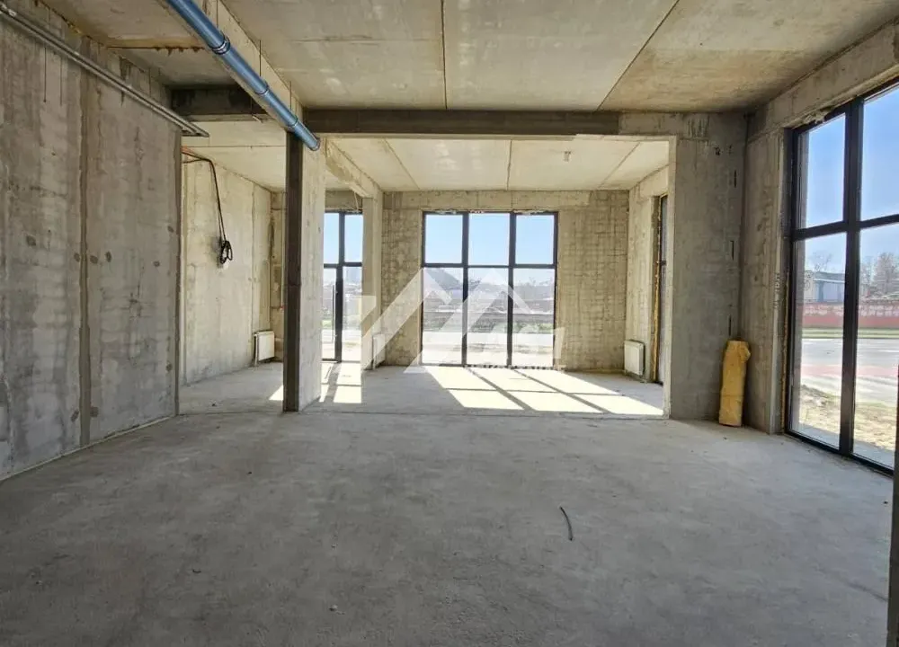 Izdavanje, poslovni prostor, 257m², Salajka, Novi Sad Sve Podlokacije