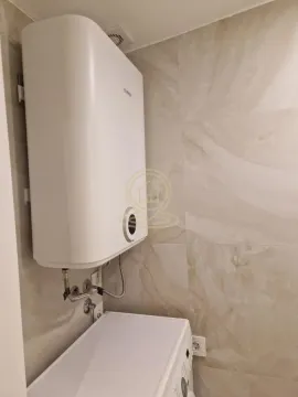 Kupatilo sa bojlerom i veš mašinom. - image 17