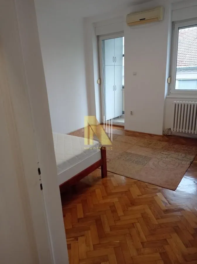 Izdavanje, trosoban stan, 82m², Centar, Novi Sad