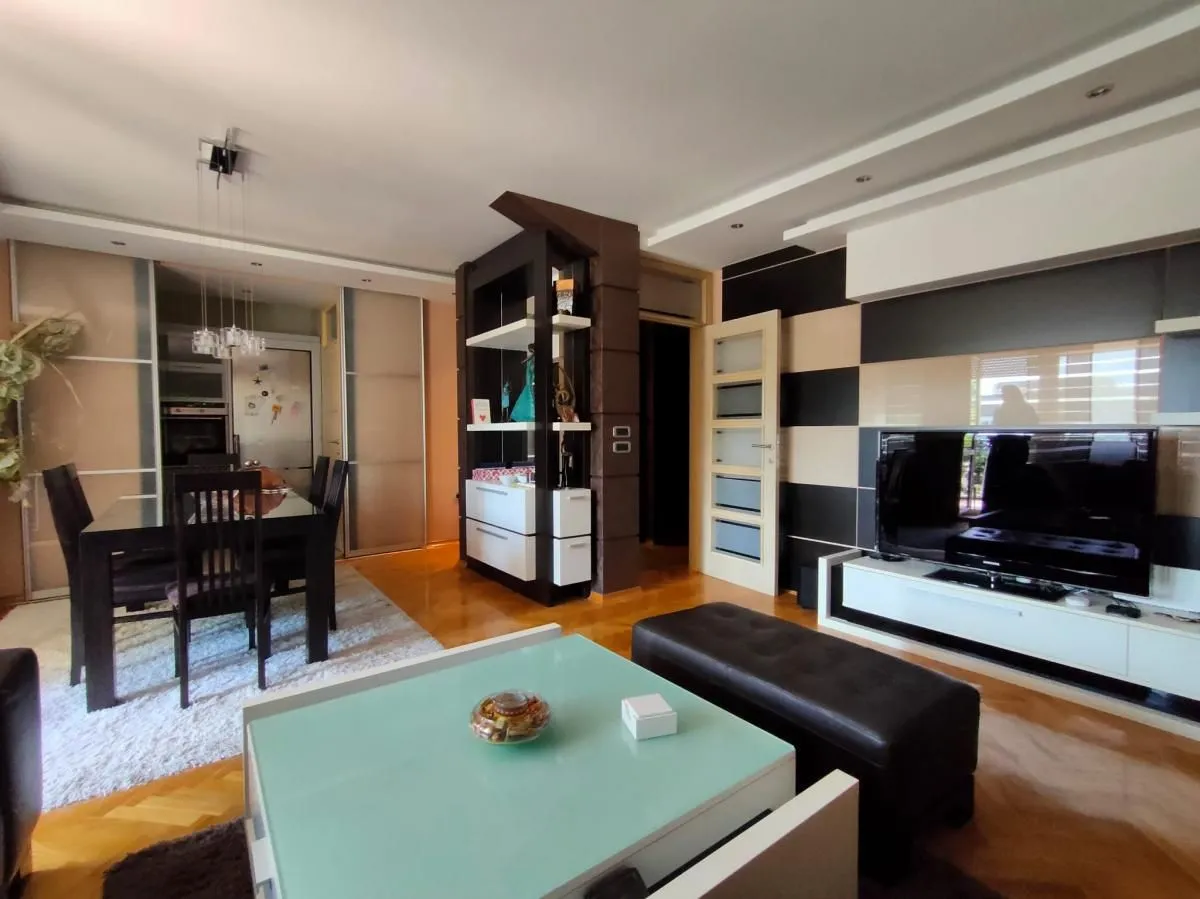 Izdavanje, trosoban stan, 103m², Spens, Novi Sad Sve Podlokacije