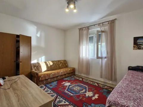 Izdavanje, dvosoban stan, 60m², Polje, Bar - image 9