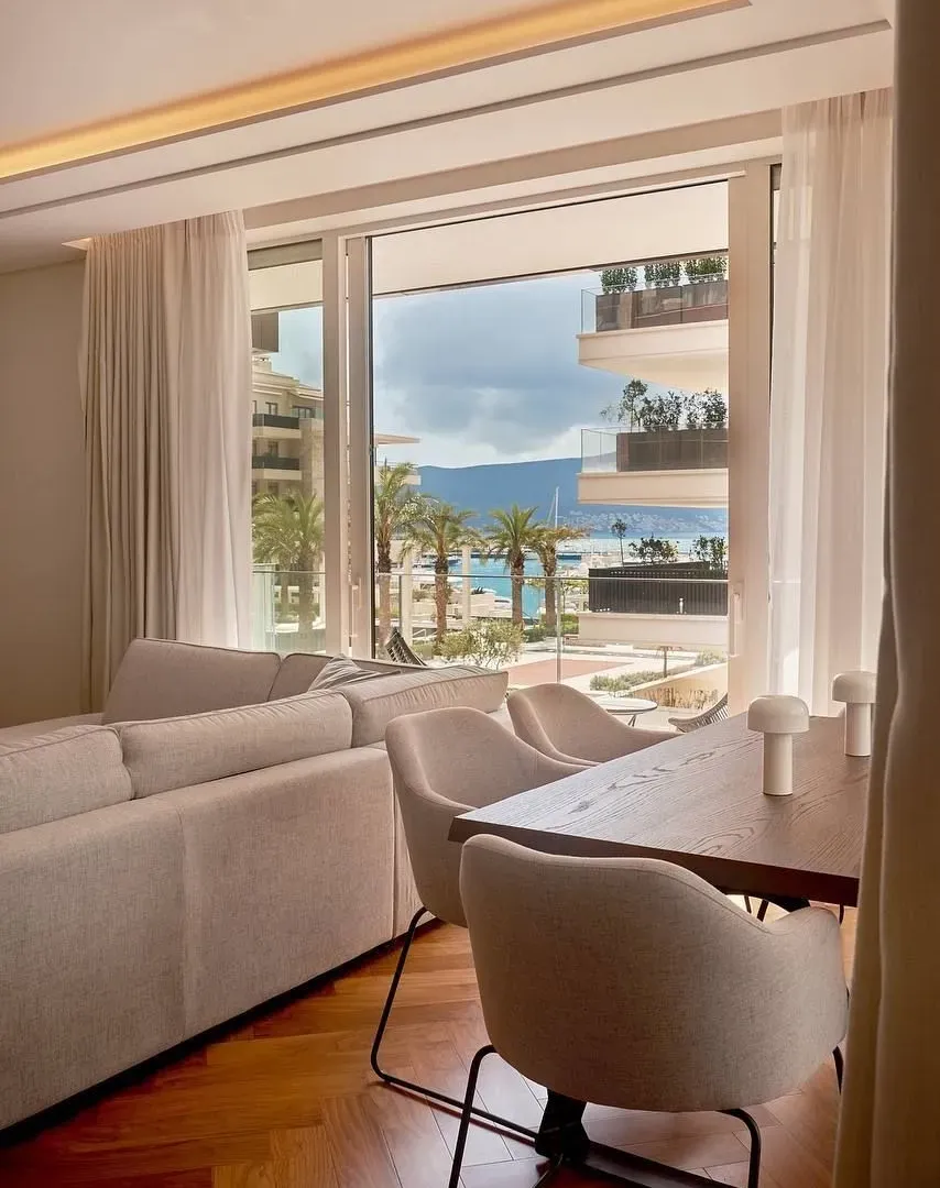 Prodaja, jednosoban stan, 80m², Centar, Tivat