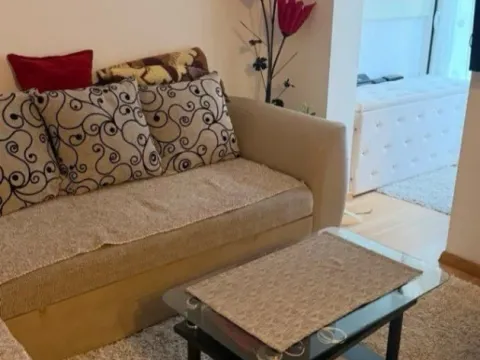 Izdavanje, jednosoban stan, 42m², Centar, Herceg Novi
