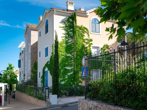 Prodaja, dvosoban stan, 79m², Luštica Bay, Tivat - image 1