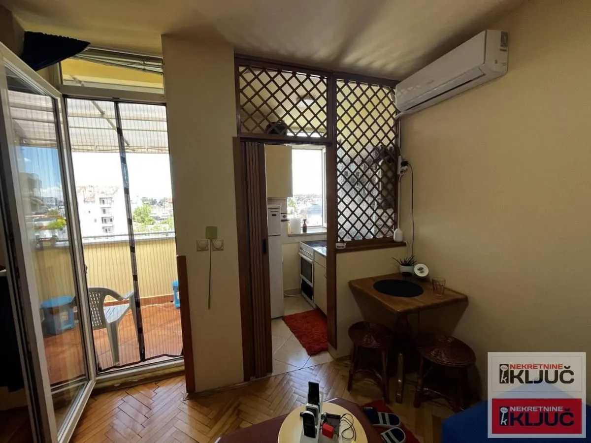 Prodaja, dvosoban stan, 40m², Bulevar Evrope, Novi Sad Sve Podlokacije