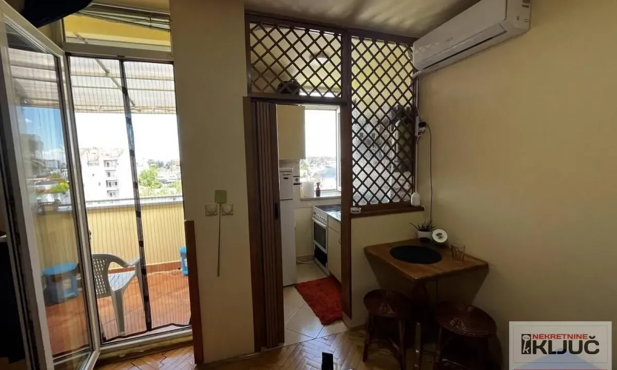 Prodaja, dvosoban stan, 40m², Bulevar Evrope, Novi Sad Sve Podlokacije