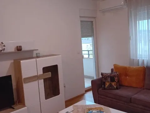 Rent, one bedroom apartment, 50m², Stari Aerodrom, Podgorica - image 1