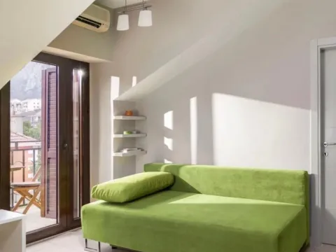 Izdavanje, jednosoban stan, 30m², Dobrota, Kotor - image 3