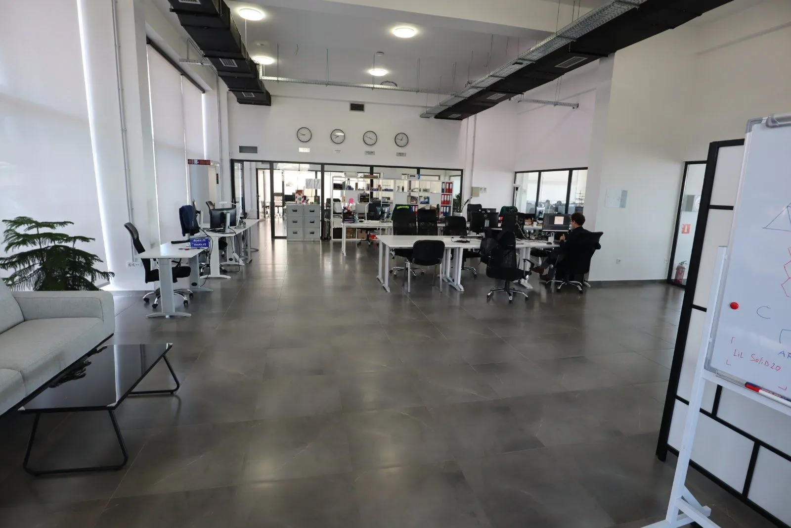 Rent, office space, 1200m², Utjeha, Bar