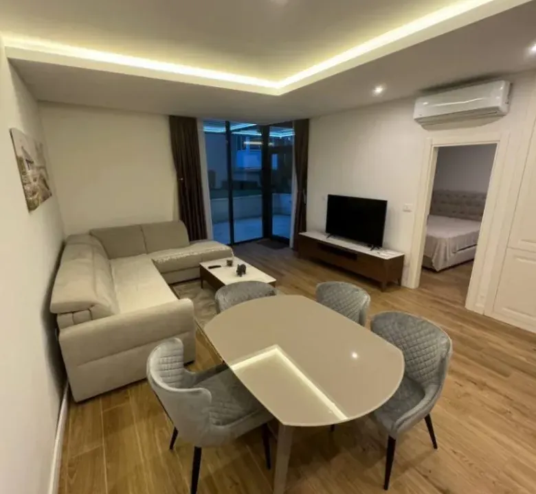 Prodaja, jednosoban stan, 68m², Centar, Tivat