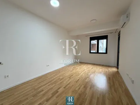 Rent, one bedroom apartment, 50m², Stari Aerodrom, Podgorica - image 1
