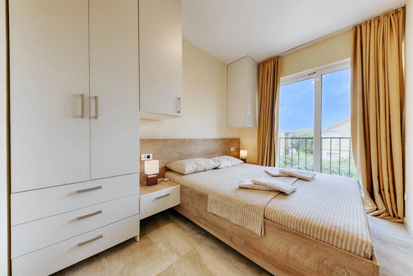 Sale, apartment, 850m², Bar, Crna Gora