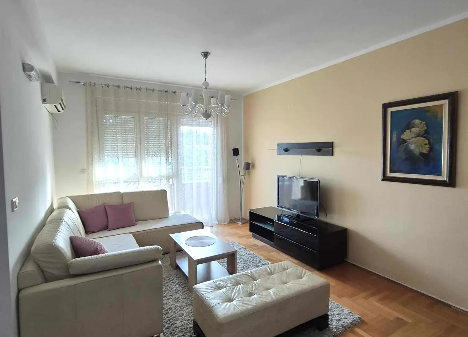 Izdavanje, jednosoban stan, 52m², Centar, Bar