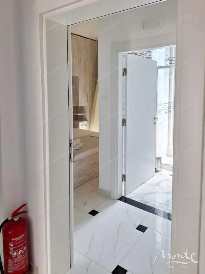 Sale, office space, 735m², Šušanj, Bar