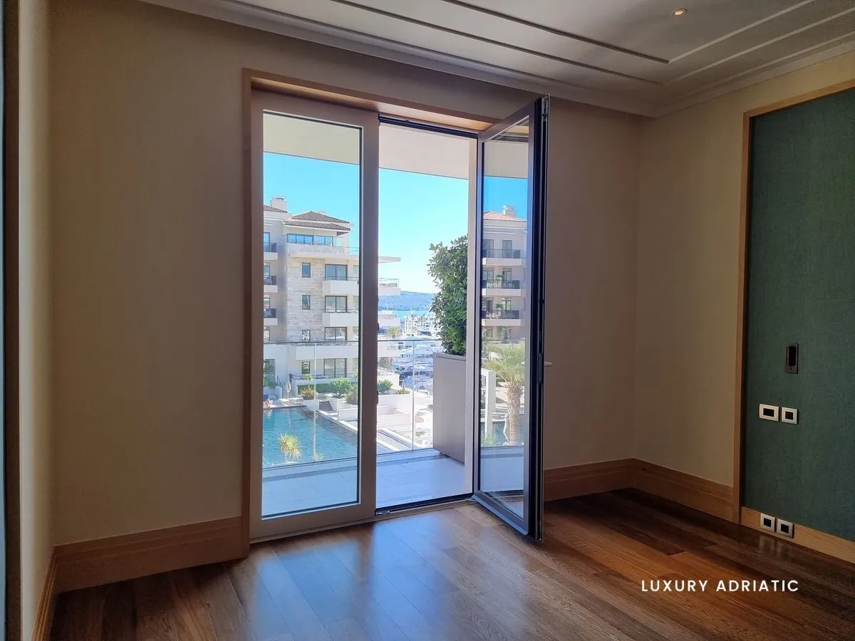 Sale, two bedroom apartment, 187m², Tivat, Crna Gora