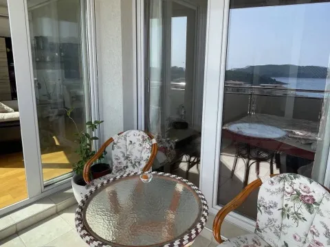Sale, three bedroom apartment, 98m², Bečići, Budva - image 1