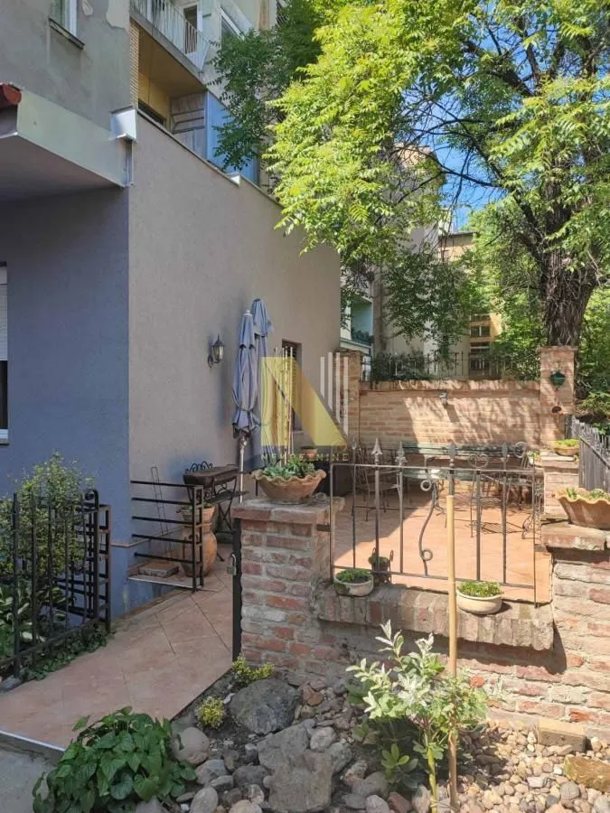 Izdavanje, trosoban stan, 55m², Centar, Novi Sad