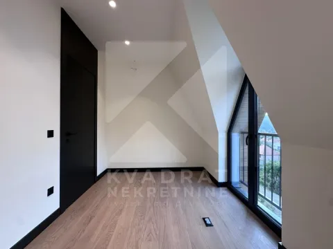 Prodaja, četvorosoban stan, 107m², Centar, Kolašin - image 19