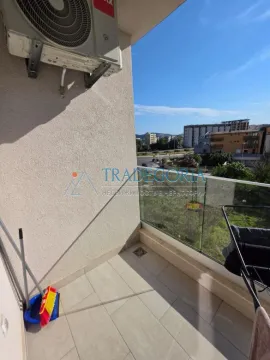 Pogled sa balkona na okolne zgrade i ulicu. - image 15