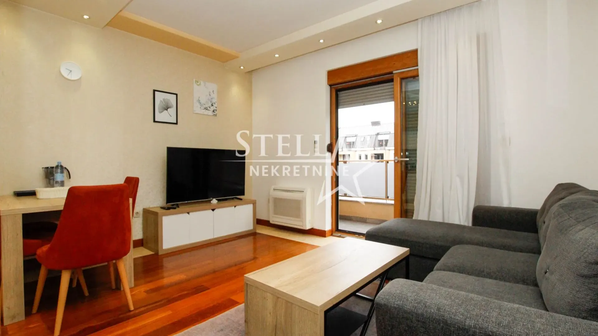 Izdavanje, dvosoban stan, 64m², Centar, Podgorica