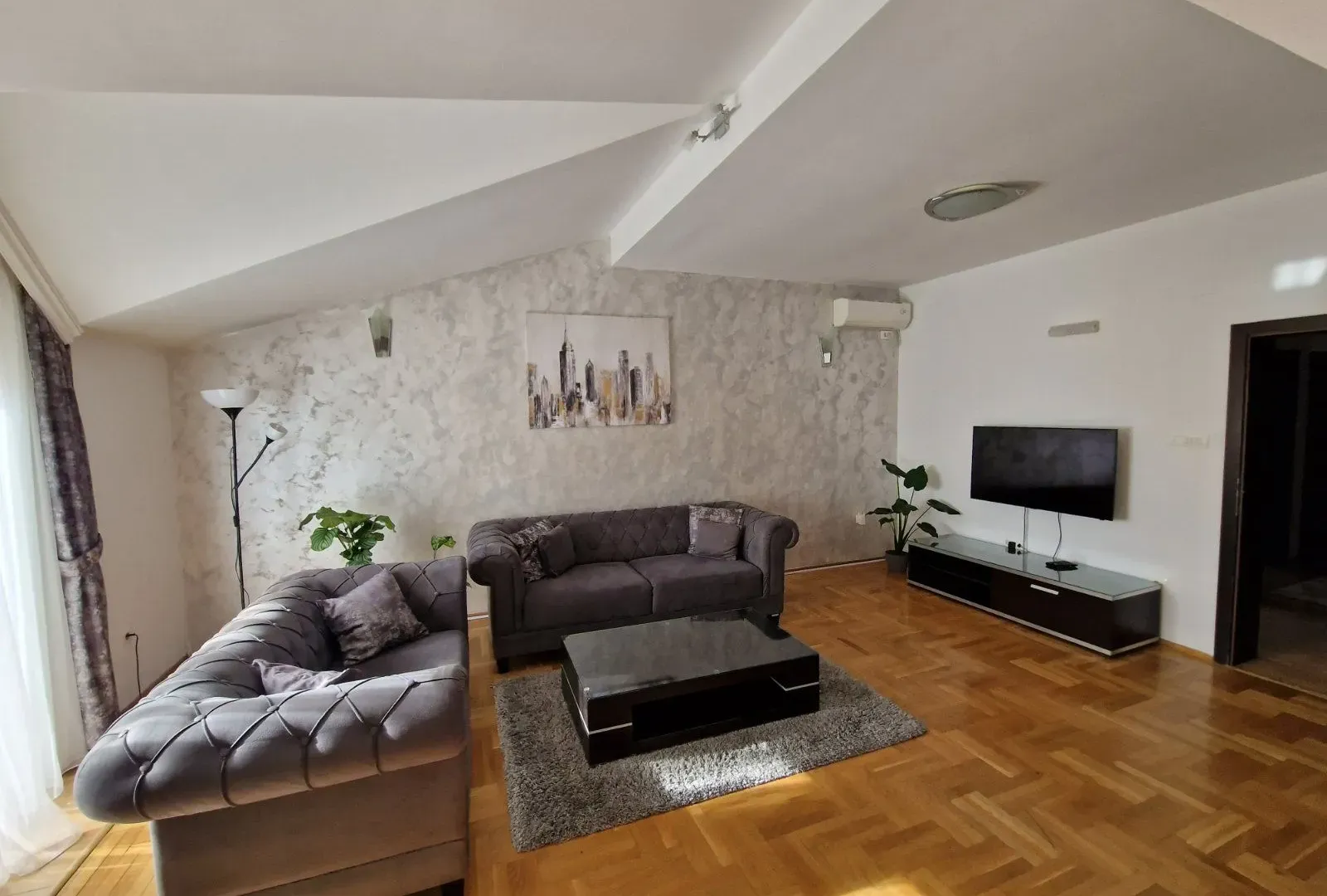 Izdavanje, stan, 115m², Tološi, Podgorica